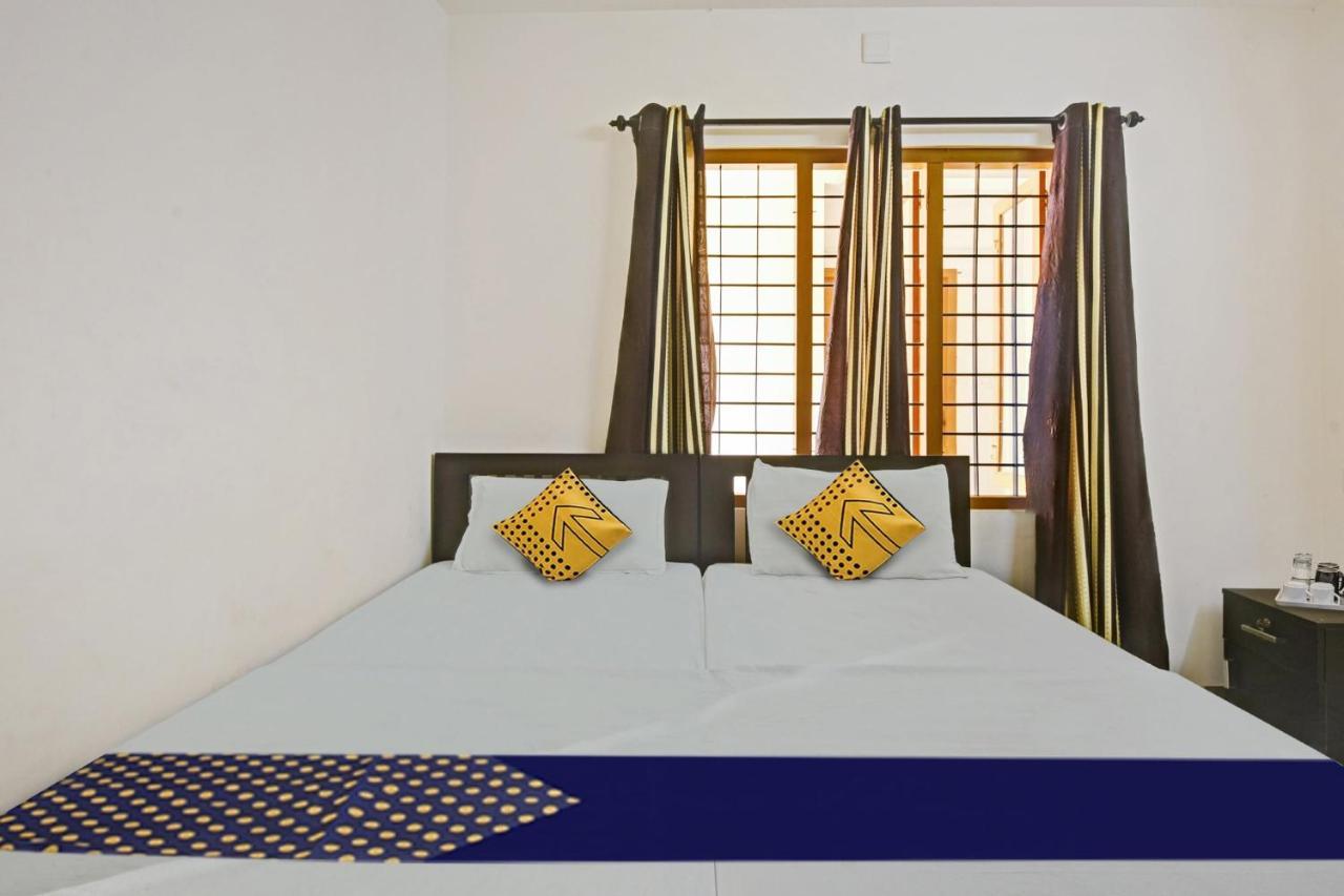 Hotel O Royal Residency Erattupetta Bagian luar foto