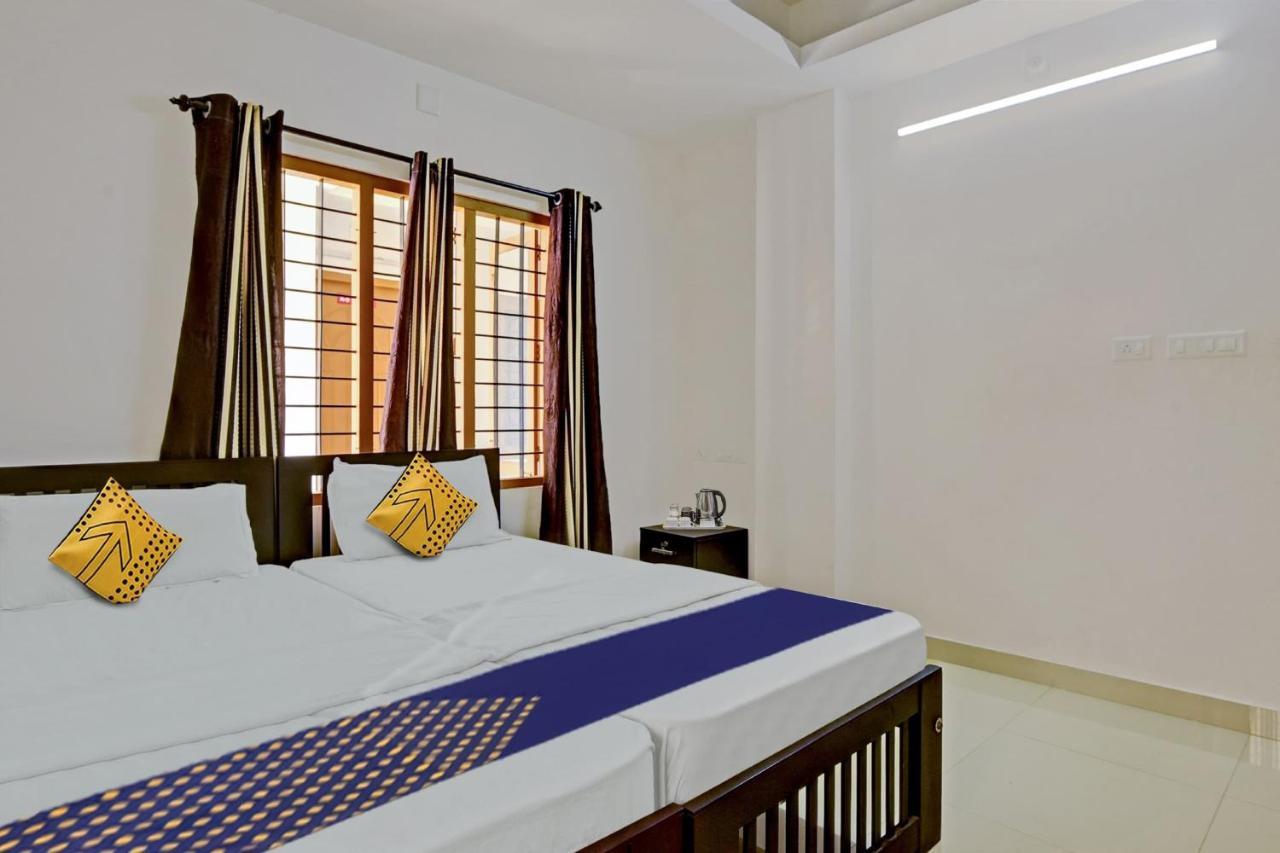 Hotel O Royal Residency Erattupetta Bagian luar foto