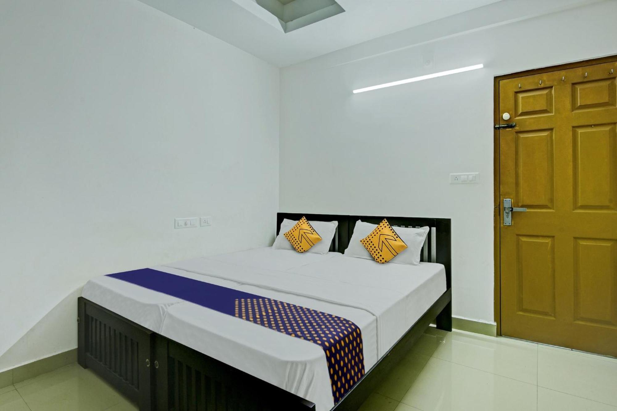 Hotel O Royal Residency Erattupetta Bagian luar foto