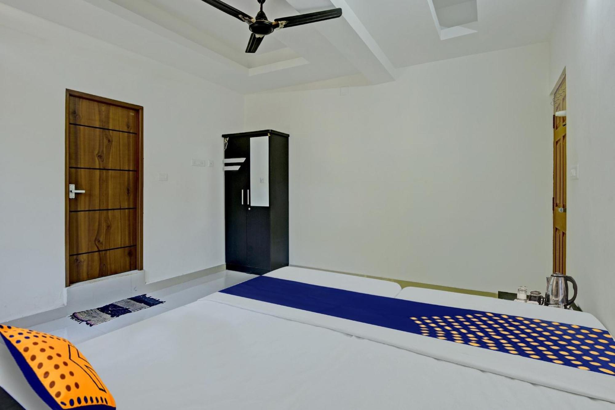 Hotel O Royal Residency Erattupetta Bagian luar foto